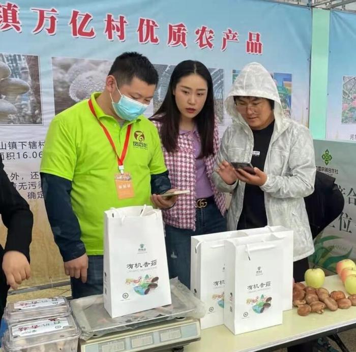 庄河特色农产品展销会摆进家门口,黑岛鸭蛋城山镇小米受欢迎