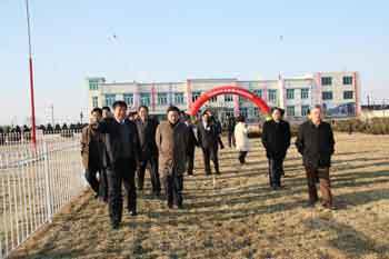 加强基层气象工作现场会议代表参观庄河市气象局