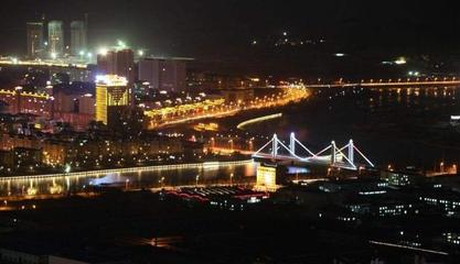 辽宁大连面积最大的县级行政区,和丹东接壤,拥有冰峪沟景区